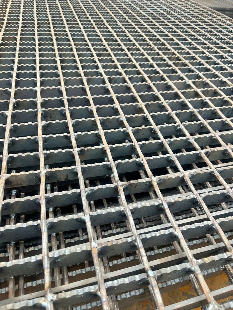 Serrated Gratings - Application: Industrial