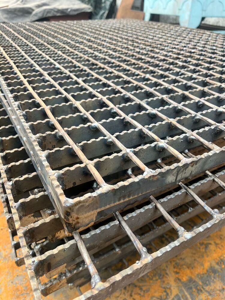 Serrated Gratings - Application: Industrial