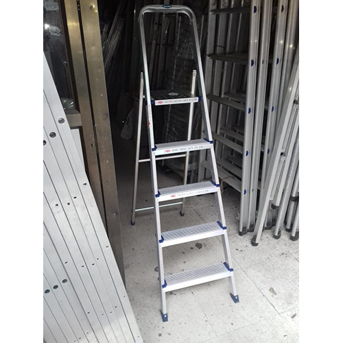 Golden Ladder Ht 4Ft - Material: Stainless Steel