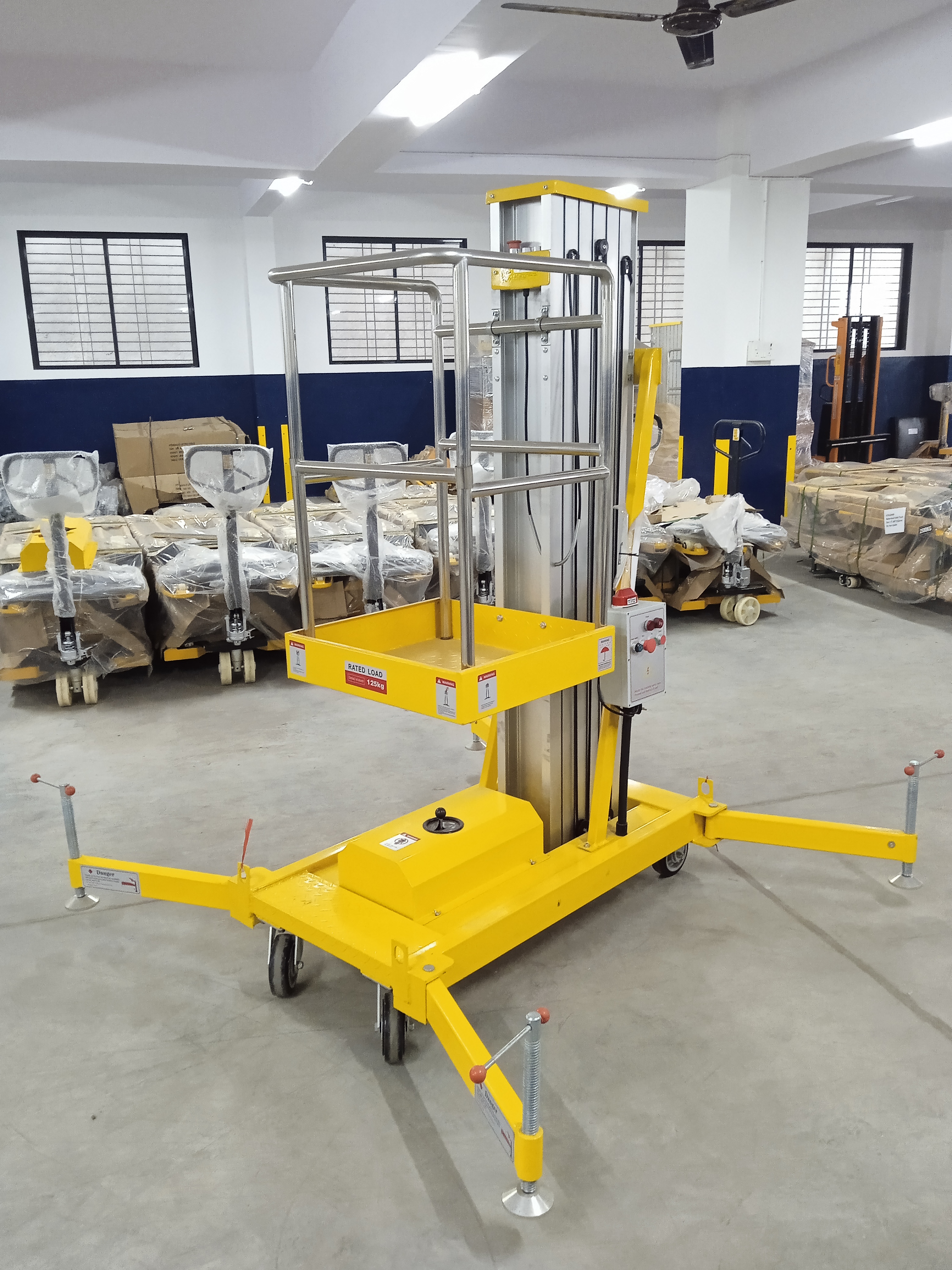 Single Mast Aerial Work Platform - Attributes: Strong