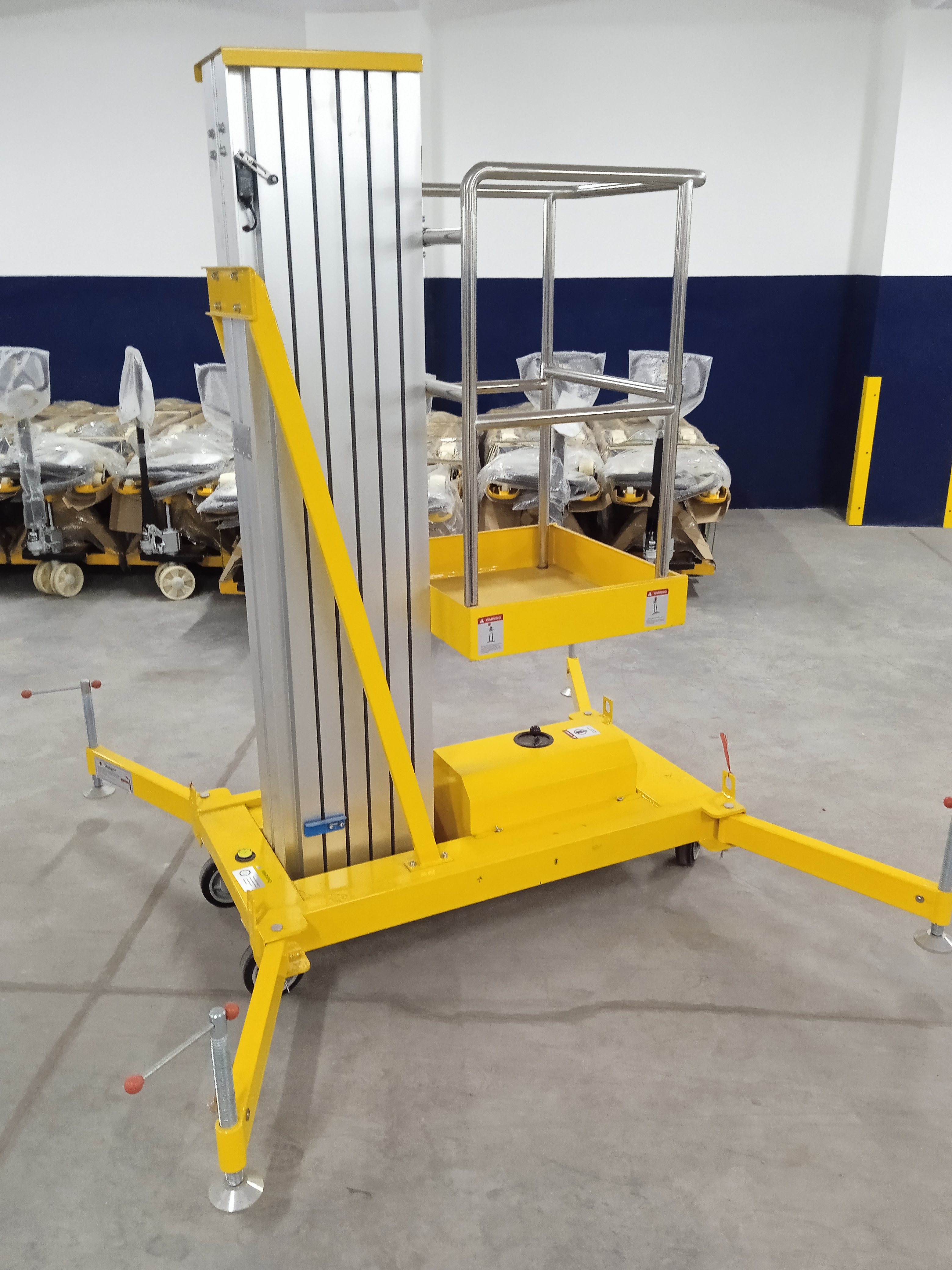 Single Mast Aerial Work Platform - Attributes: Strong