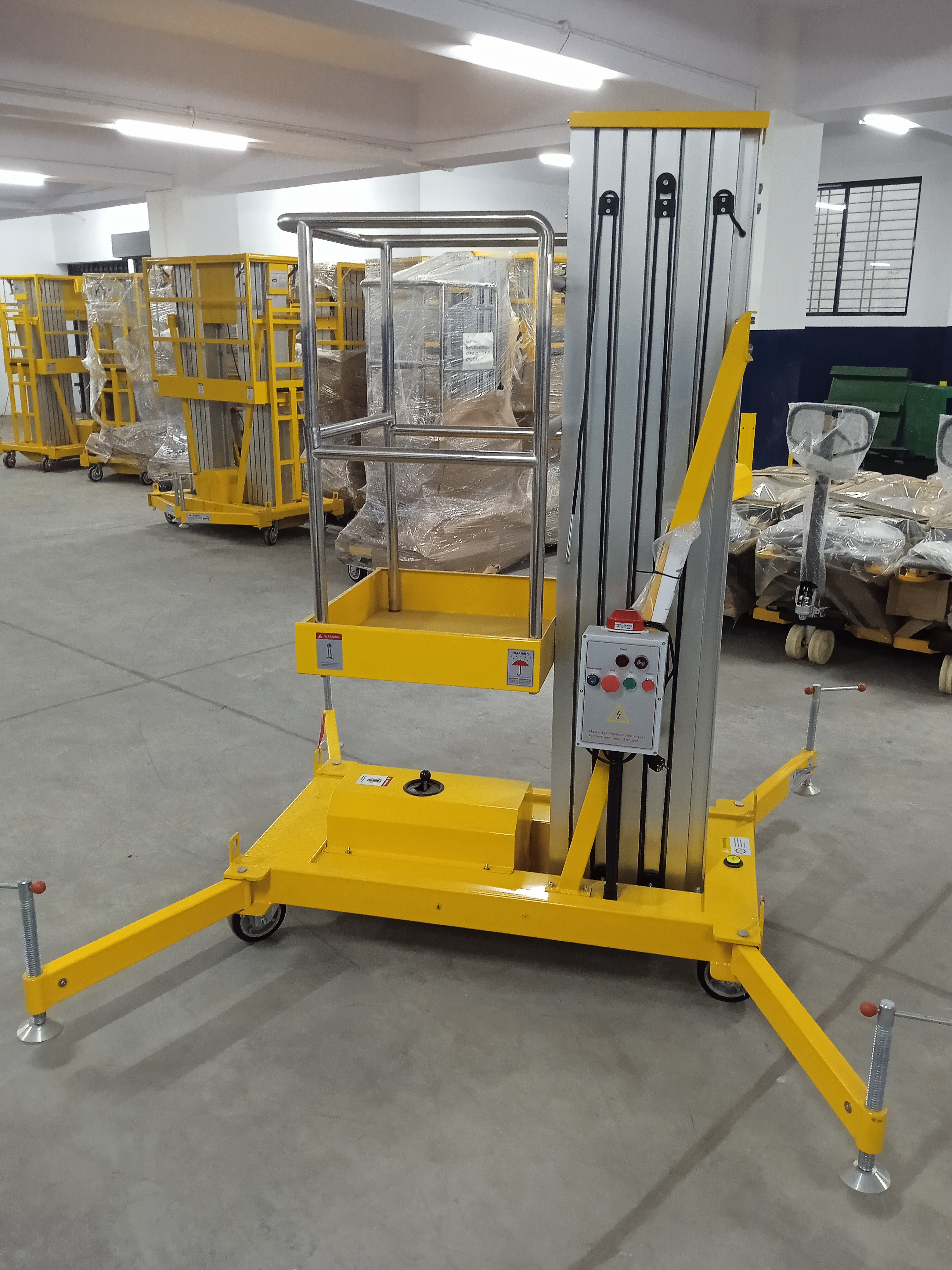 Single Mast Aerial Work Platform - Attributes: Strong