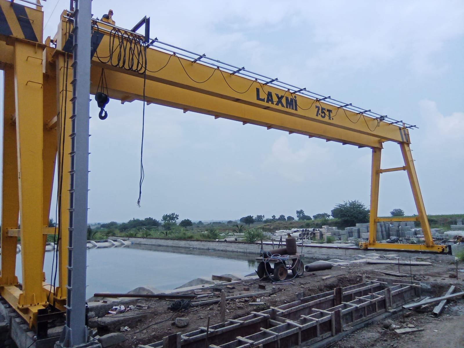 Goliath Gantry Cranes - Color: Yellow