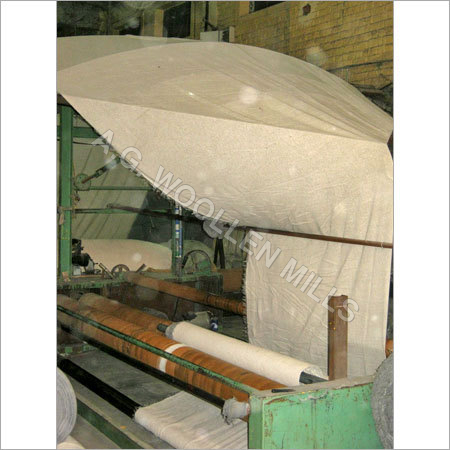 गलीचे के रंगीन कपड़े