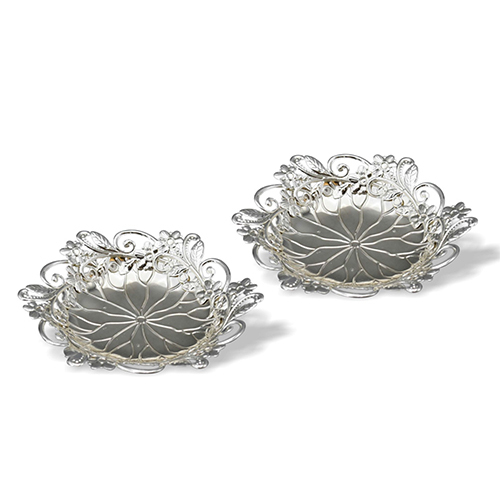 Silver Plated Pair Of Nut Bowls - Material: Metal