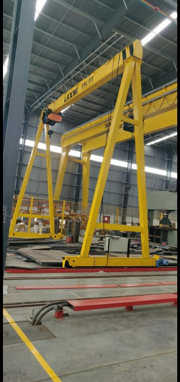 10 Ton Goliath Crane - Color: Yellow