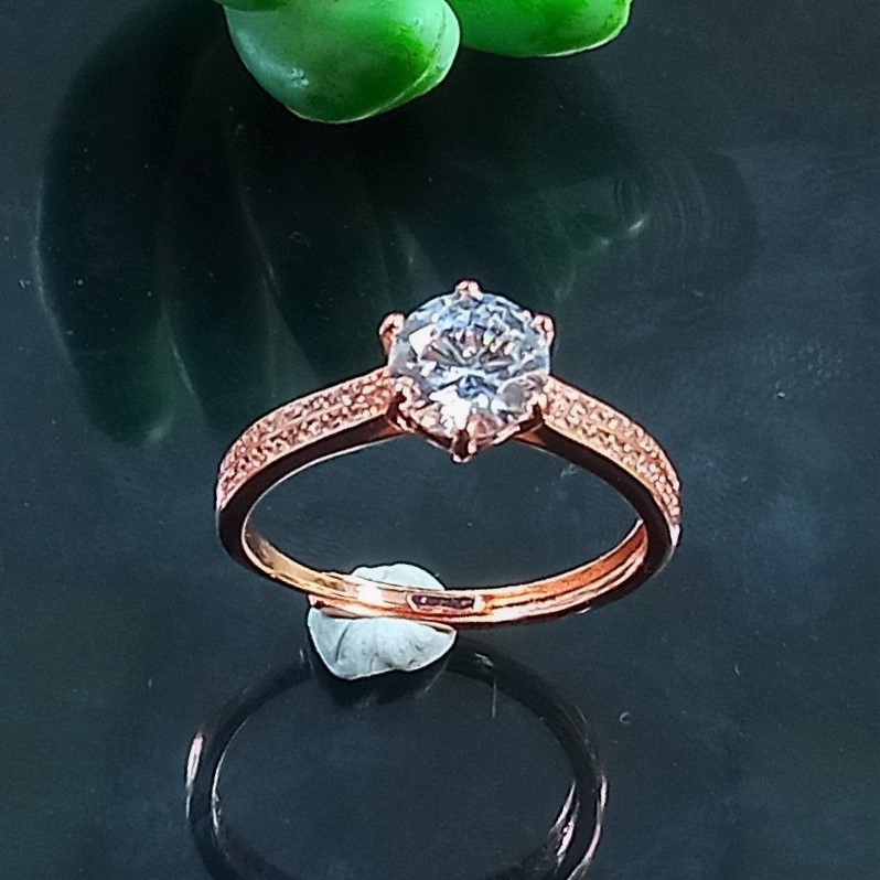 Cubic Zirconia Finger Ring - Diamond Cut: [