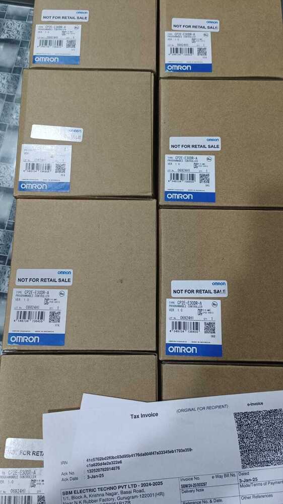 OMRON  PROGRAMMABLE CONTROLLER, CP2E-E30DR-A, CP2E-S40DT-D