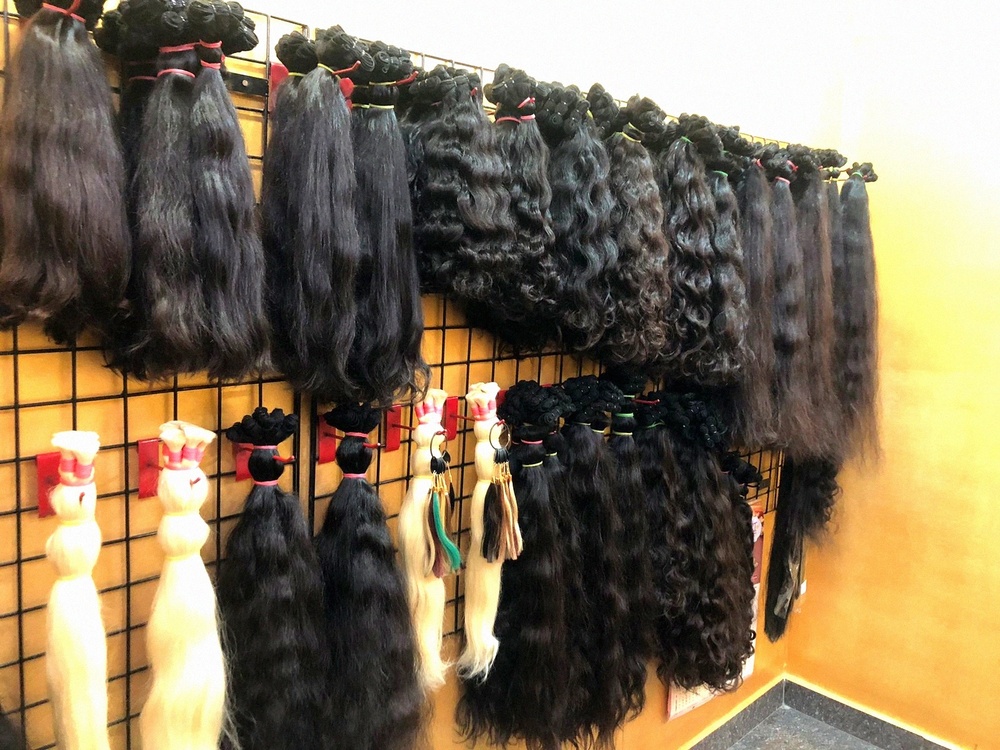 HAIR KING OFFERS A WIDE VARIETY OF HUMAN HAIR PRODUCTS