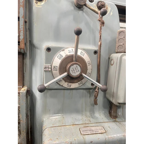 Shizuoka M200 Uses Universal Milling Machine