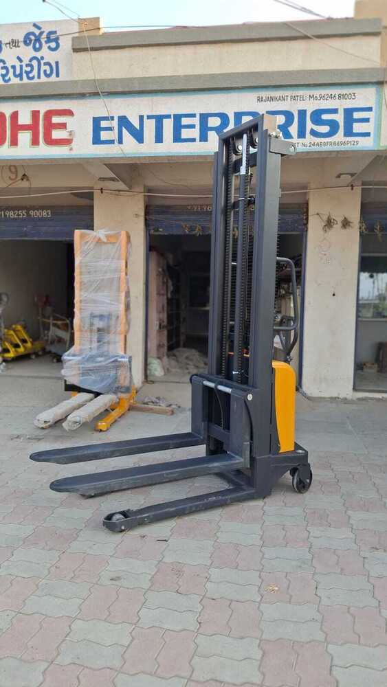 Hydraulic Electric Stacker - Color: Yellow