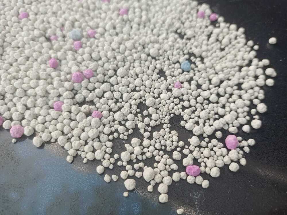 BENTONITE CAT LITTER WITH FRAGRANCE STANDARD POUCH PACKING