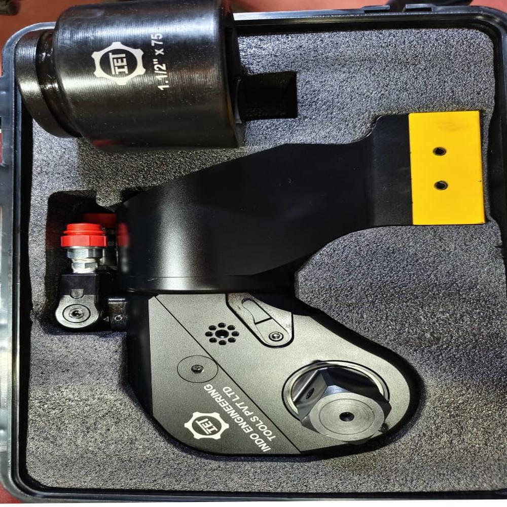 Hydraulic Torque Wrench - Color: Black