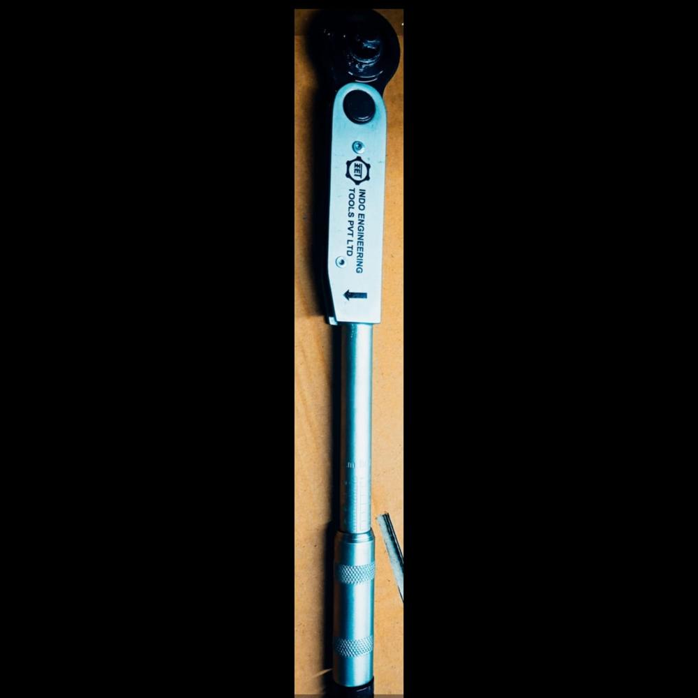 Manual Torque Wrench - Color: Silver
