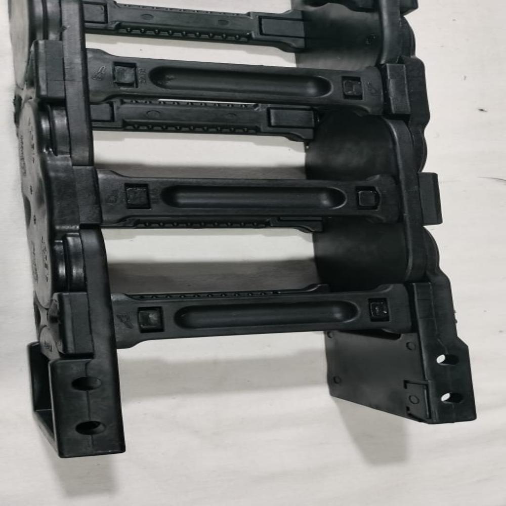 Star4.e42.1.op ( 42x80) Op Cable Drag Chain - Color: Black