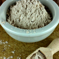 Bentonite clay