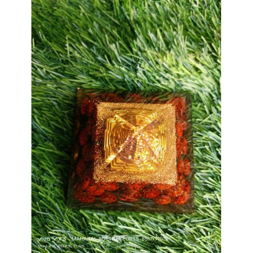 Sree Yantra Rudraksh Orgonite Piramind - Color: Red & Golden