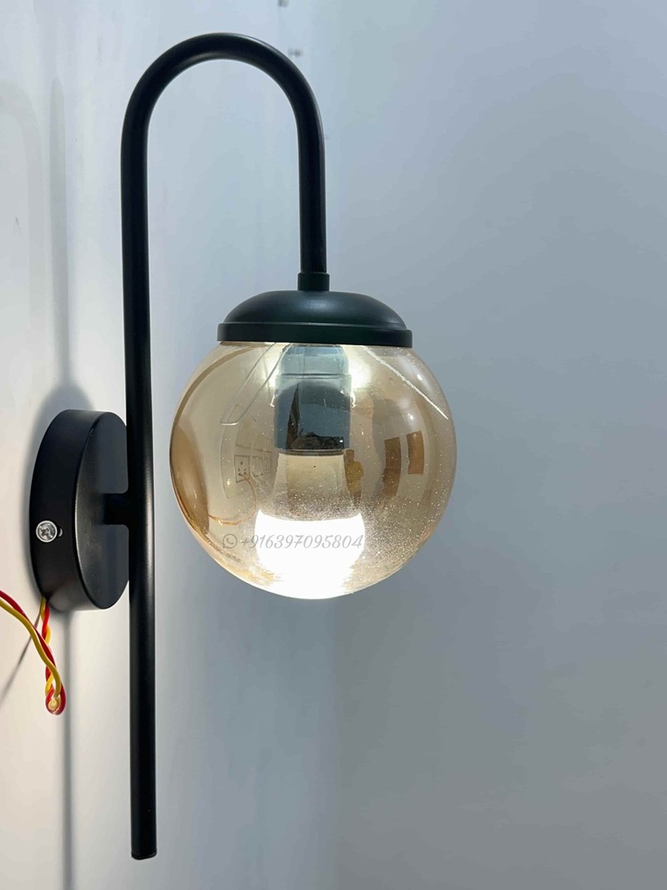 BRASS WALL LIGHT