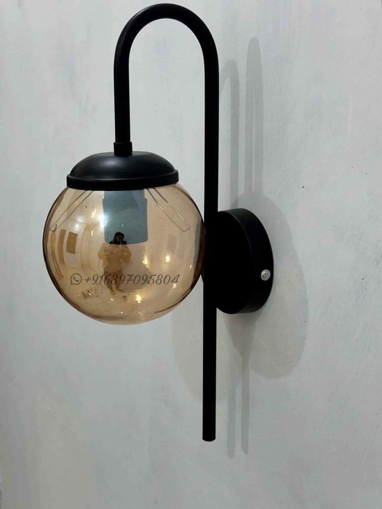 BRASS WALL LIGHT