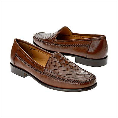 चमड़े के कैजुअल जूते