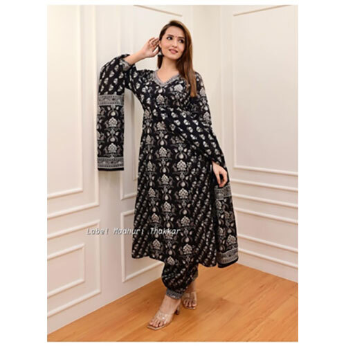 New Straight Kurta Set With New Style In Saganeri Block Print - Color: Black
