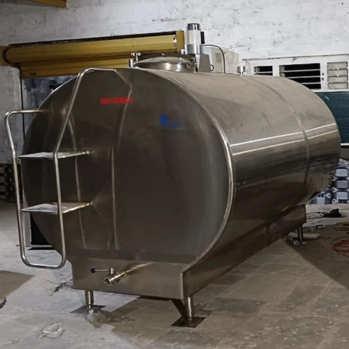 Stainless Steel Milk Storage Tank - 200 Ltr/hr Capacity, Silver Color, New Condition, SS304 Grade - Customized Size for Optimal Milk Storage