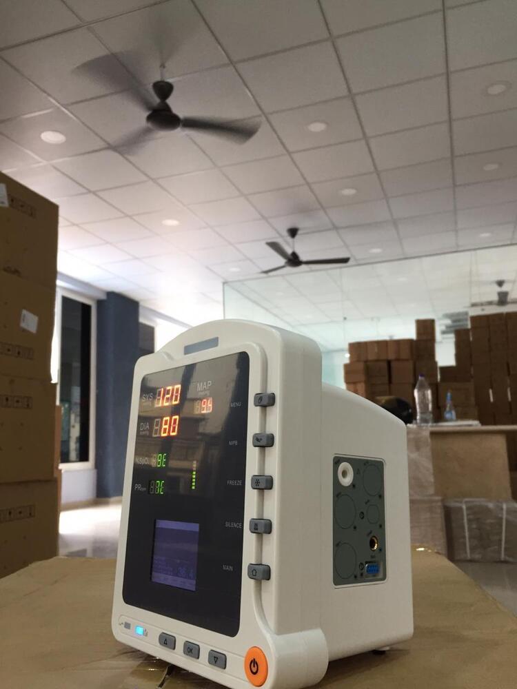 Km5100 Tabletop Pulse Oximeter - 725x530x525 Inch, 5kg Weight | Continuous Monitoring, Large Display, Multi-patient Use, Audiovisual Alarms, Data Storage, Battery Backup