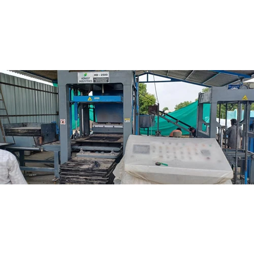 Cement Brick Making Machine - Capacity: 2000 Kg/Hr