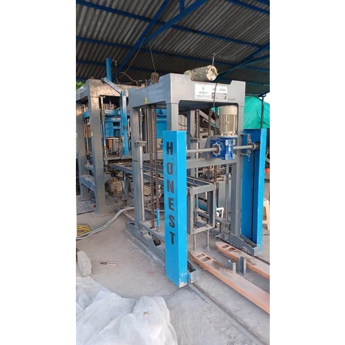 Concrete Hollow Block Making Machine - Capacity: 2000 Kg/Hr