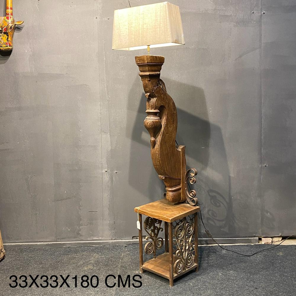 ANTIQUE BRACKET LAMP 