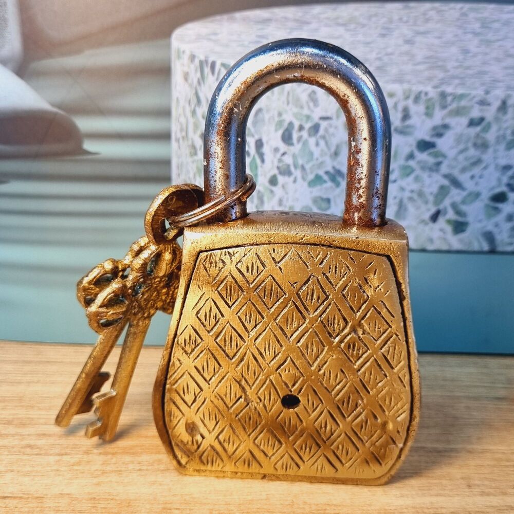 Owl Design Yellow Functional Brass Lock With 2 Keys