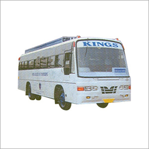 कॉलेज बस कोच