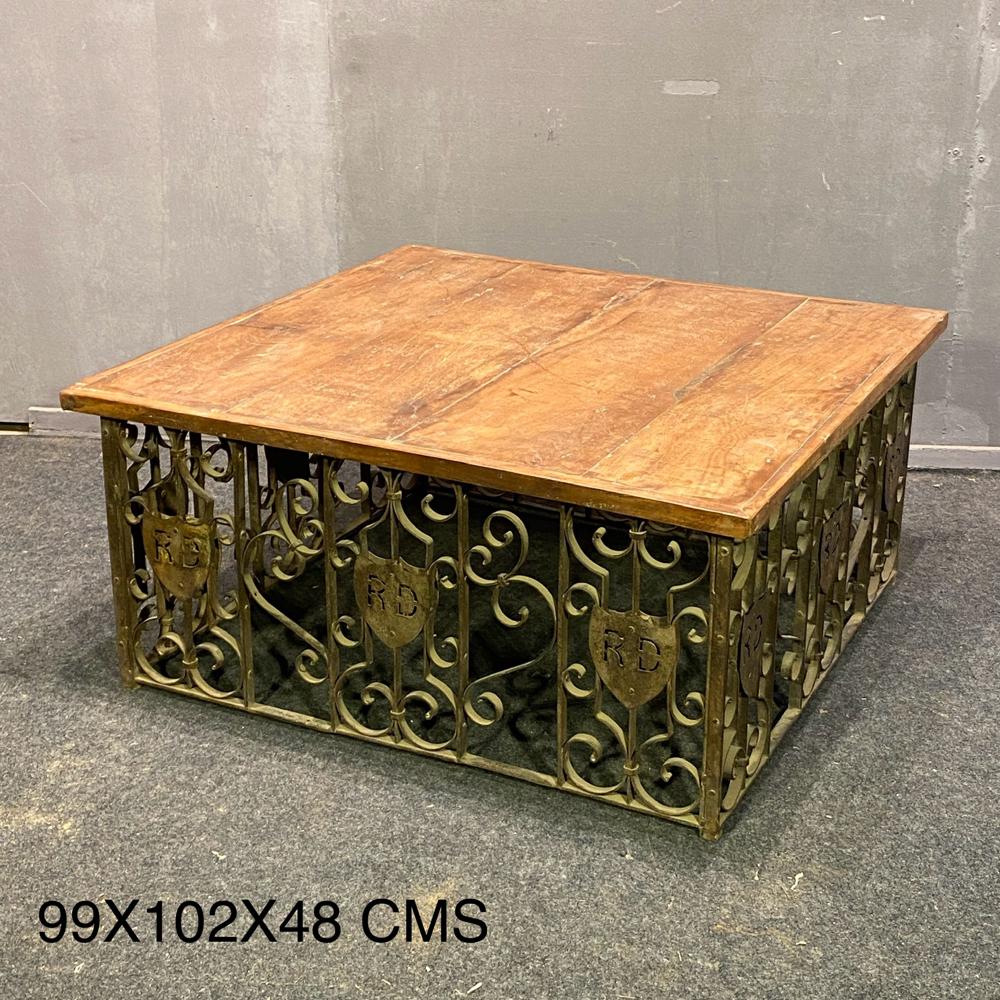 ANTIQUE COFFE TABLE 