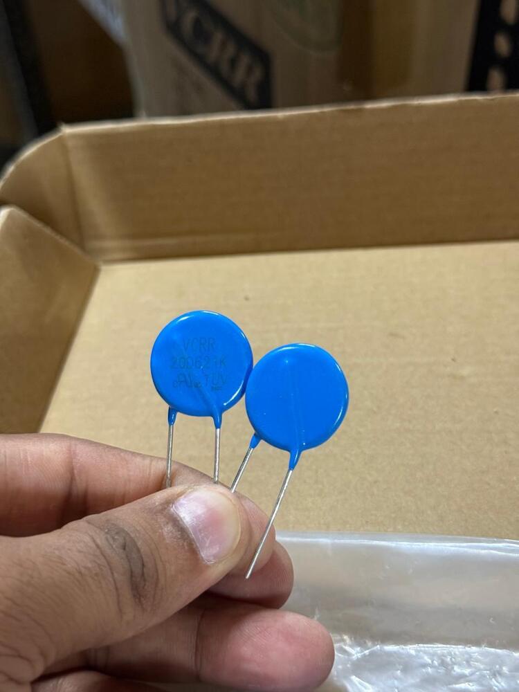 Mov-14d621k Metal Oxide Varistor Thakor (Vcrr) - Color: Silver