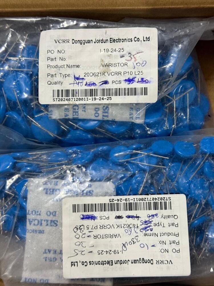 Mov-14d621k Metal Oxide Varistor Thakor (Vcrr) - Color: Silver