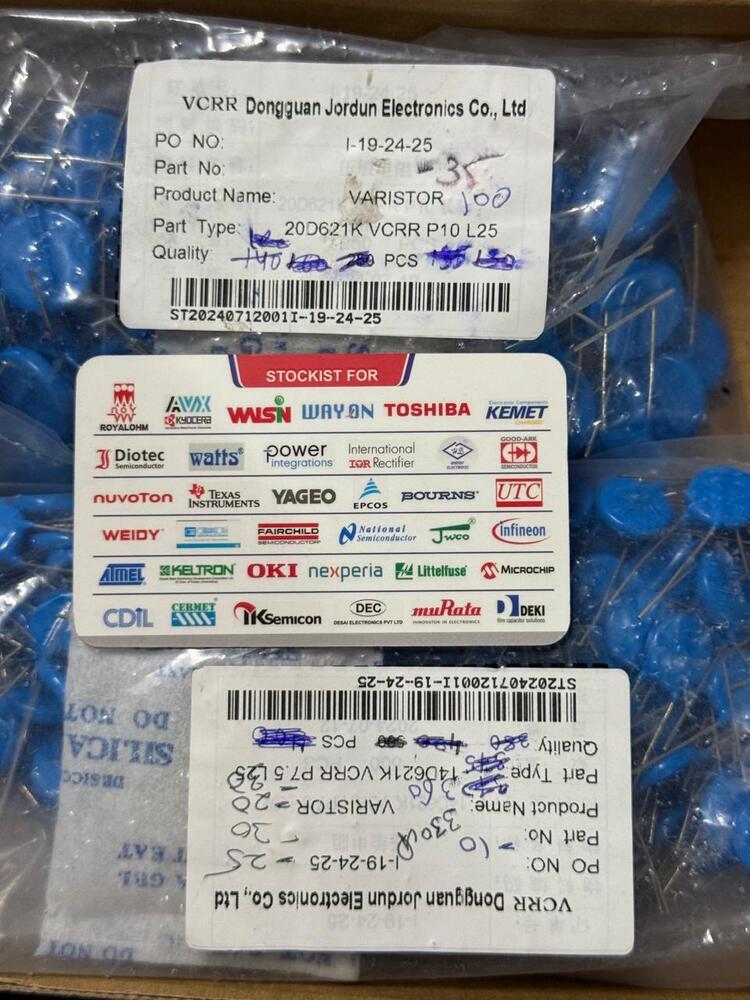 Mov-14d621k Metal Oxide Varistor Thakor (Vcrr) - Color: Silver