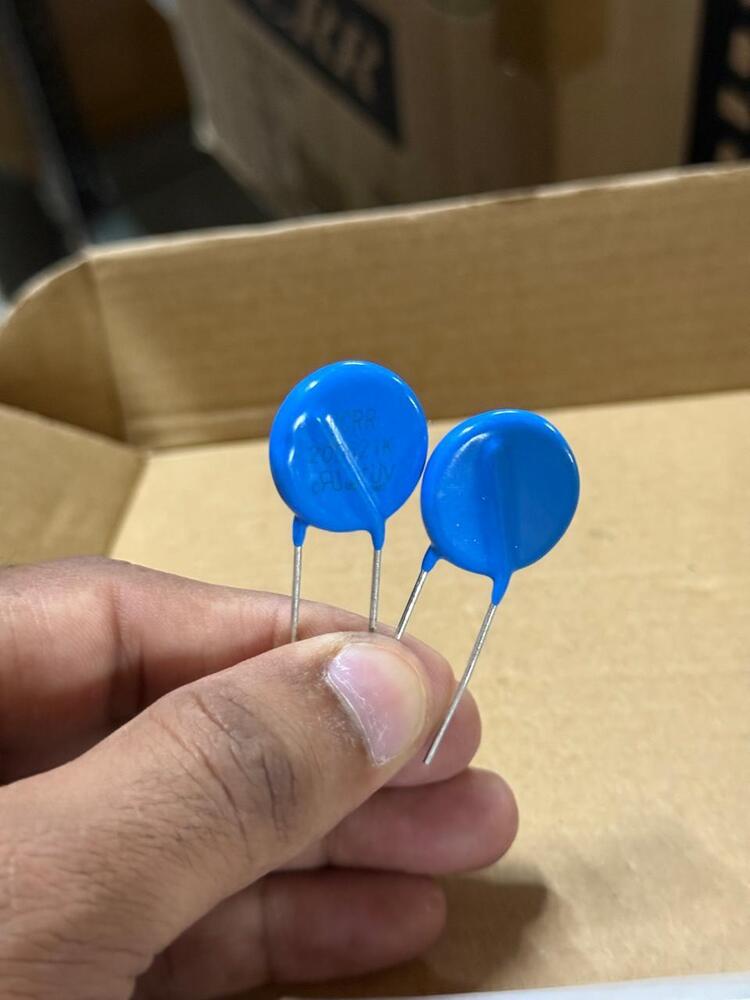 Mov-14d621k Metal Oxide Varistor Thakor (Vcrr) - Color: Silver