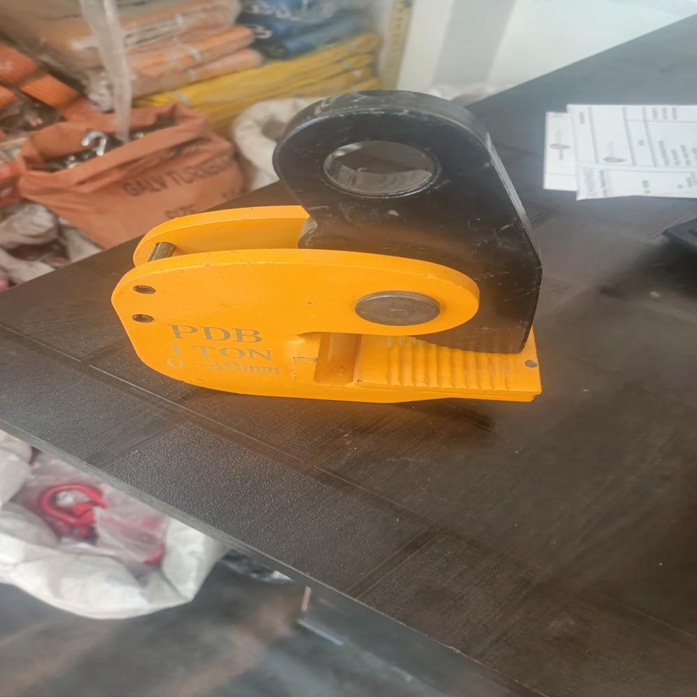 Horizontal Plate Lifting Clamp - Color: Yellow