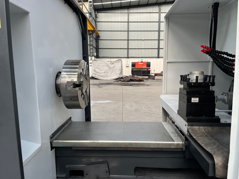 Cnc Lathe Machine - Stainless Steel, 3400x1950x1825 Mm | 200-1800 Mm Turning Dia, High Rigidity, 800 Rpm Spindle Speed, Computerized Control