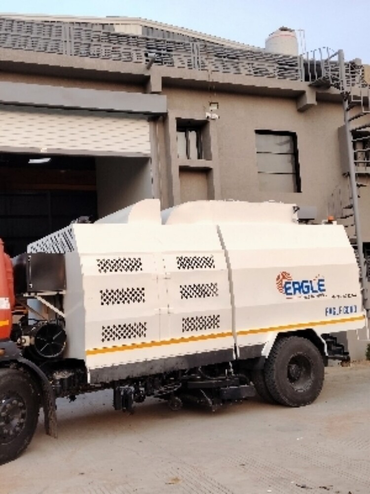 Industrial Mechanical Broom Sweeper Machine - Color: White