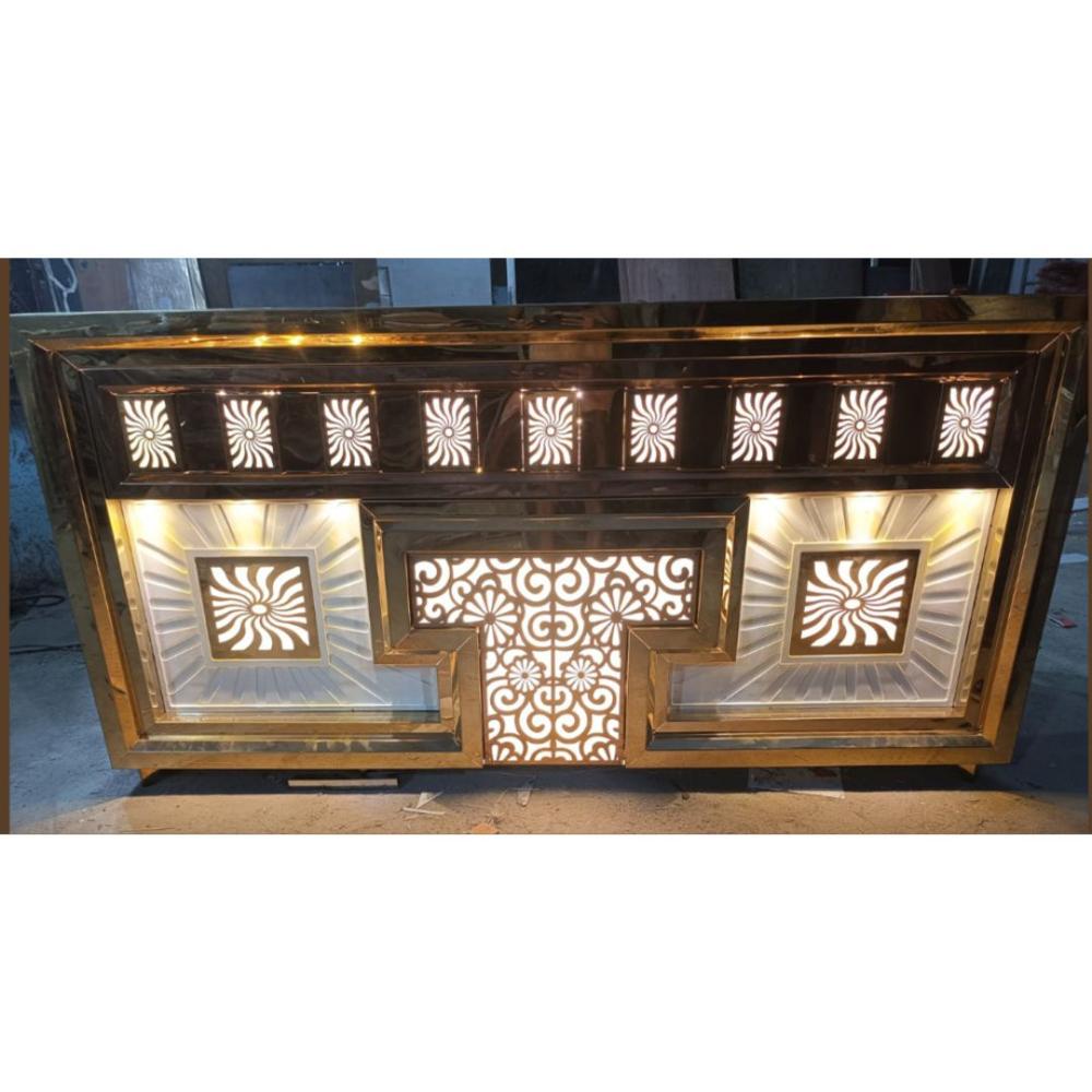 WEDDING COUNTER WITH GOLDEN DESIGN