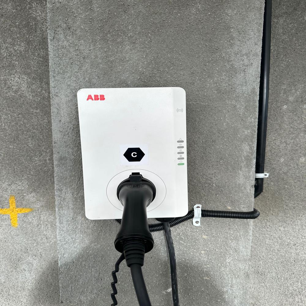 Home & Office Use ABB Terra AC Wallbox 7.4 Kw Electric Vehicle Car Charger With Two Year Warranty