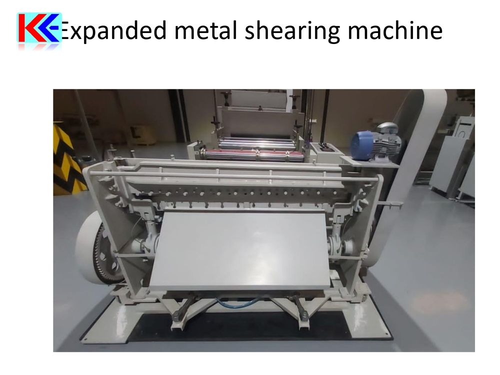 Expanded metal shearing machine