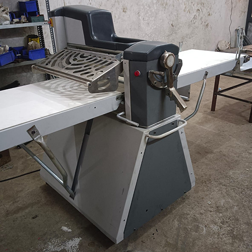 Industrial Dough Sheeter - Automatic Grade: Semi Automatic