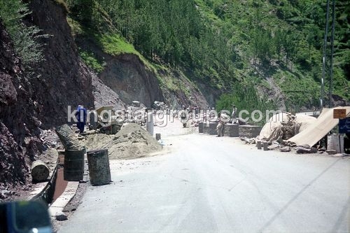 सड़क निर्माण परियोजनाएँ
