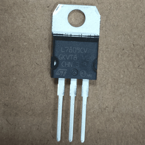 L7809Cv रेगुलेटर - रंग: काला