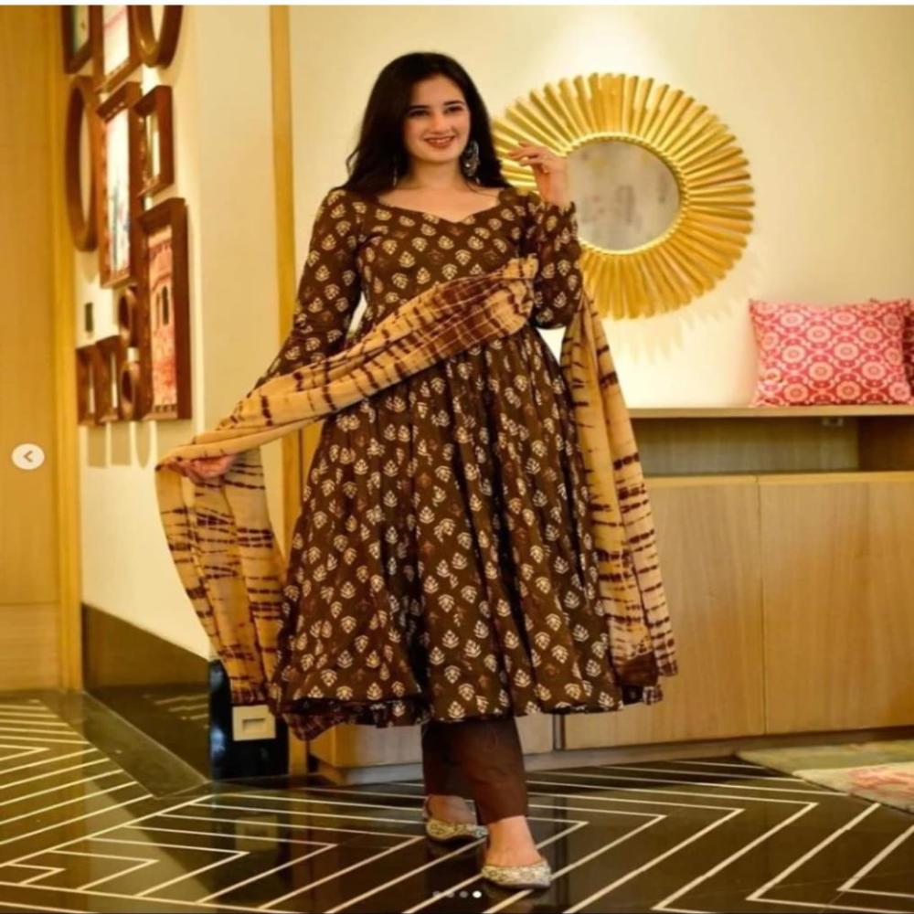 Hawkhtestock Rayon Brown Gown Set