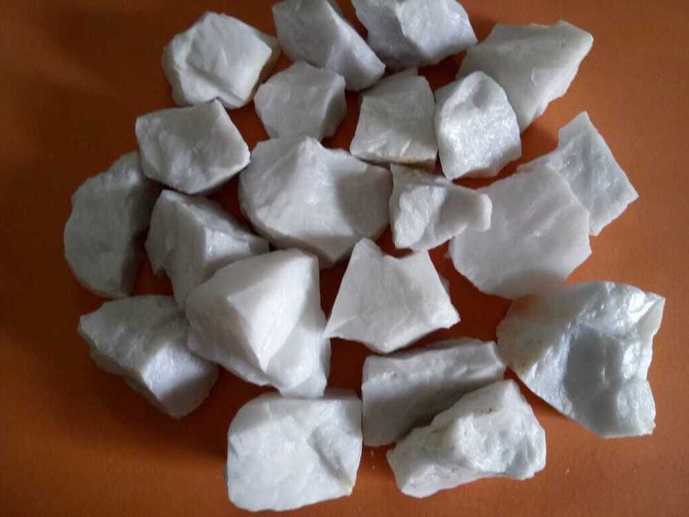 White Quartz Crushed Chips & Aggregate - Variety Of Sizes From 0.1mm To 60mm Snow White Color Bush Hammered Surface Treatment