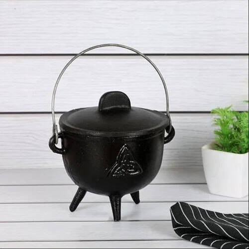 Triquetra Symbol Cast Iron Cauldron