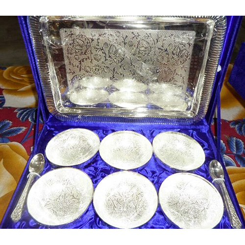 Set Of Four Silver Plated Bowls With Tray - Material: Metal